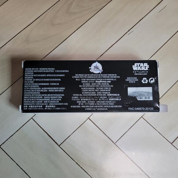 Disney Star Wars Mandalorian Special Edition Collectible Green Key Grogu - Picture 2 of 13